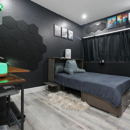 Modern Suite A Creator'S Dream Tampa Exterior photo
