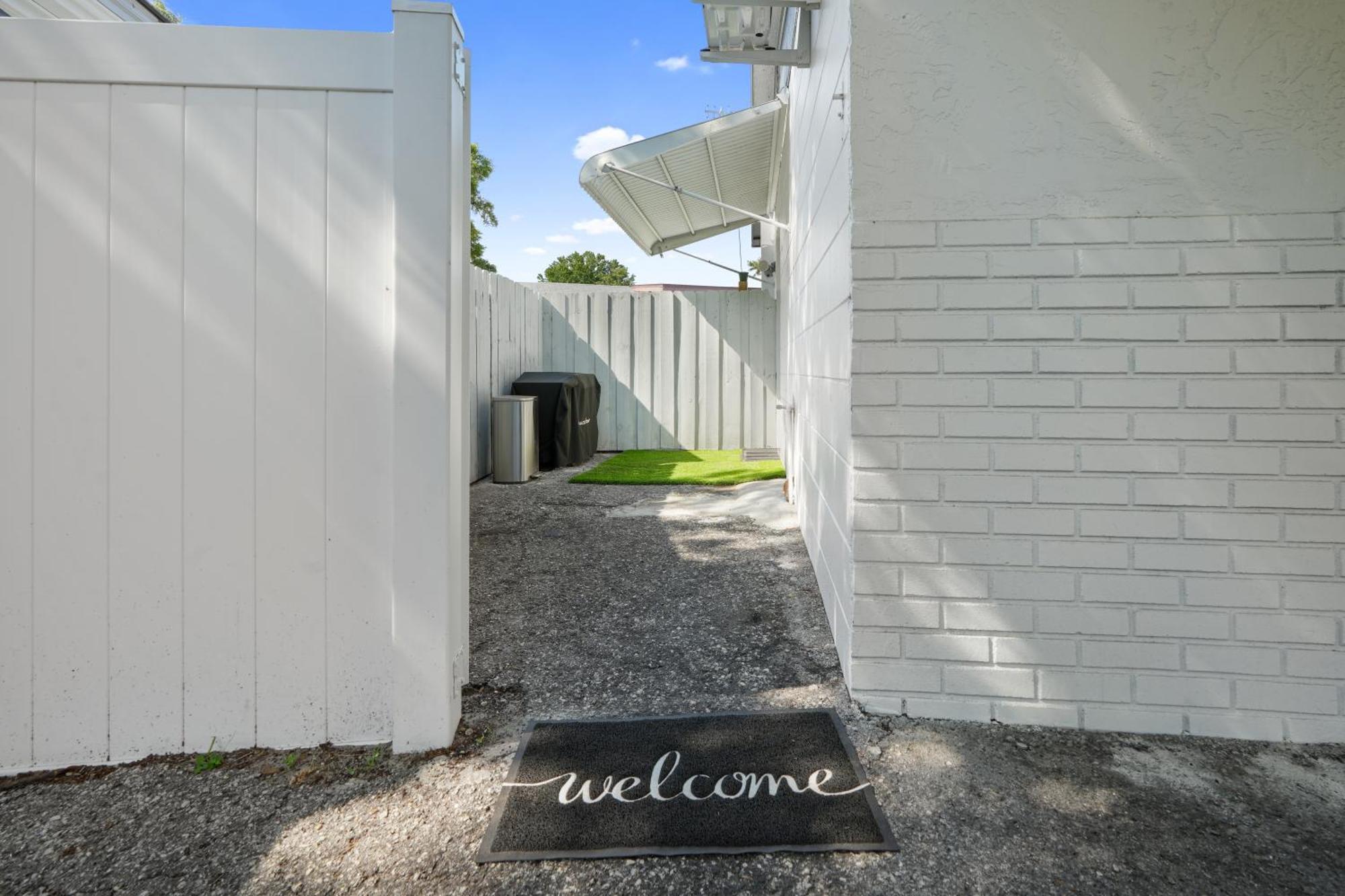 Modern Suite A Creator'S Dream Tampa Exterior photo