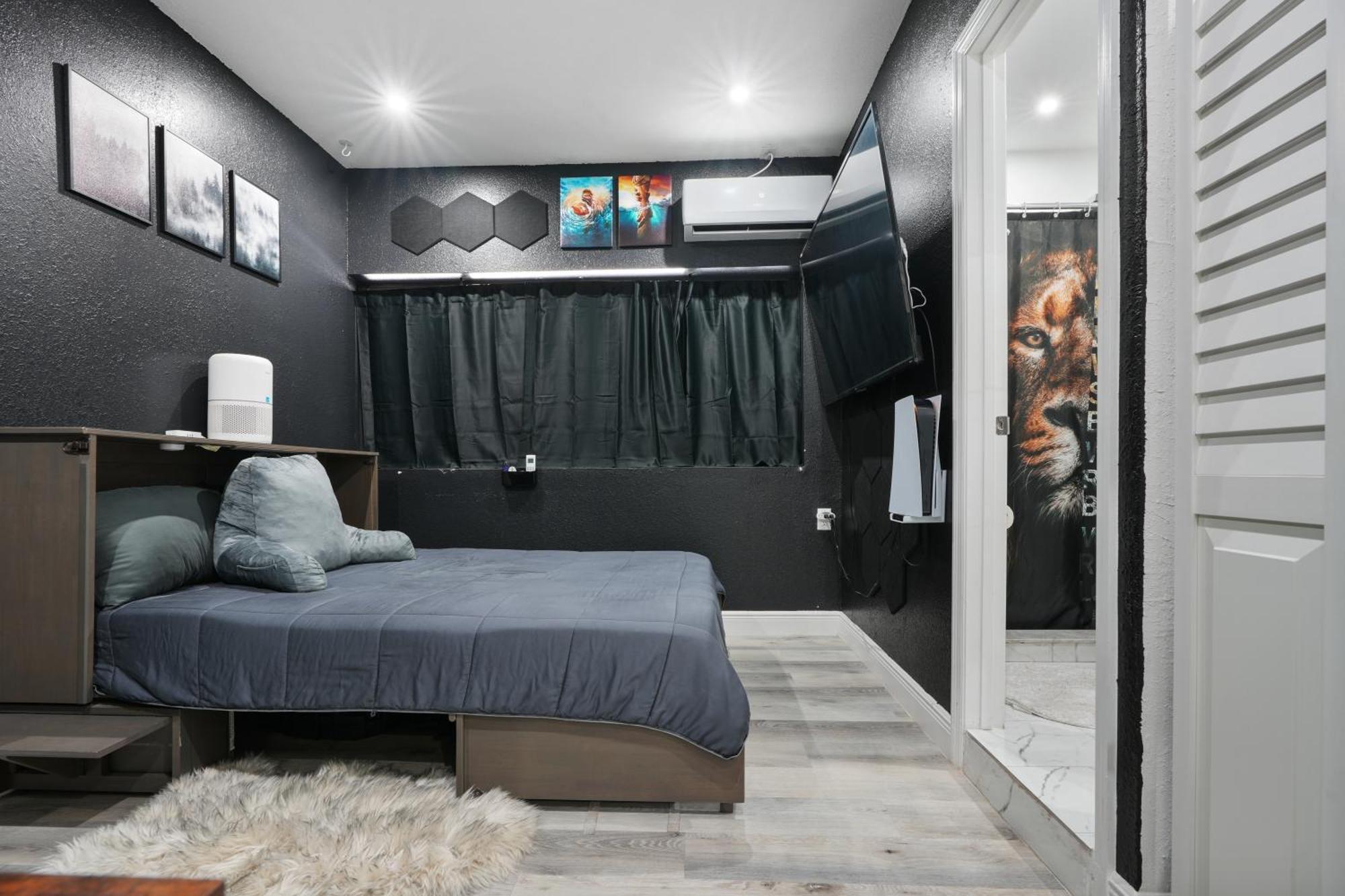 Modern Suite A Creator'S Dream Tampa Exterior photo
