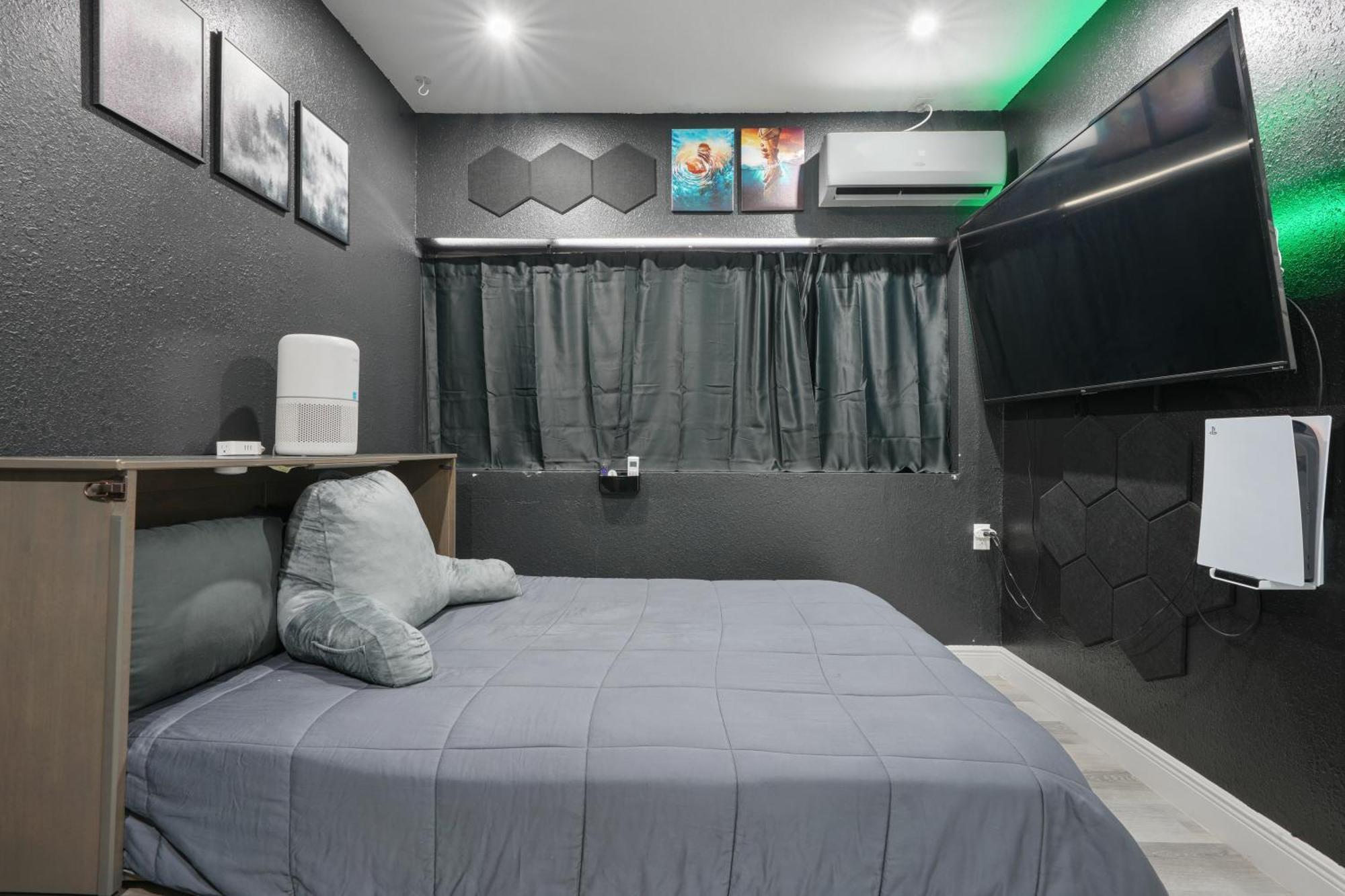 Modern Suite A Creator'S Dream Tampa Exterior photo