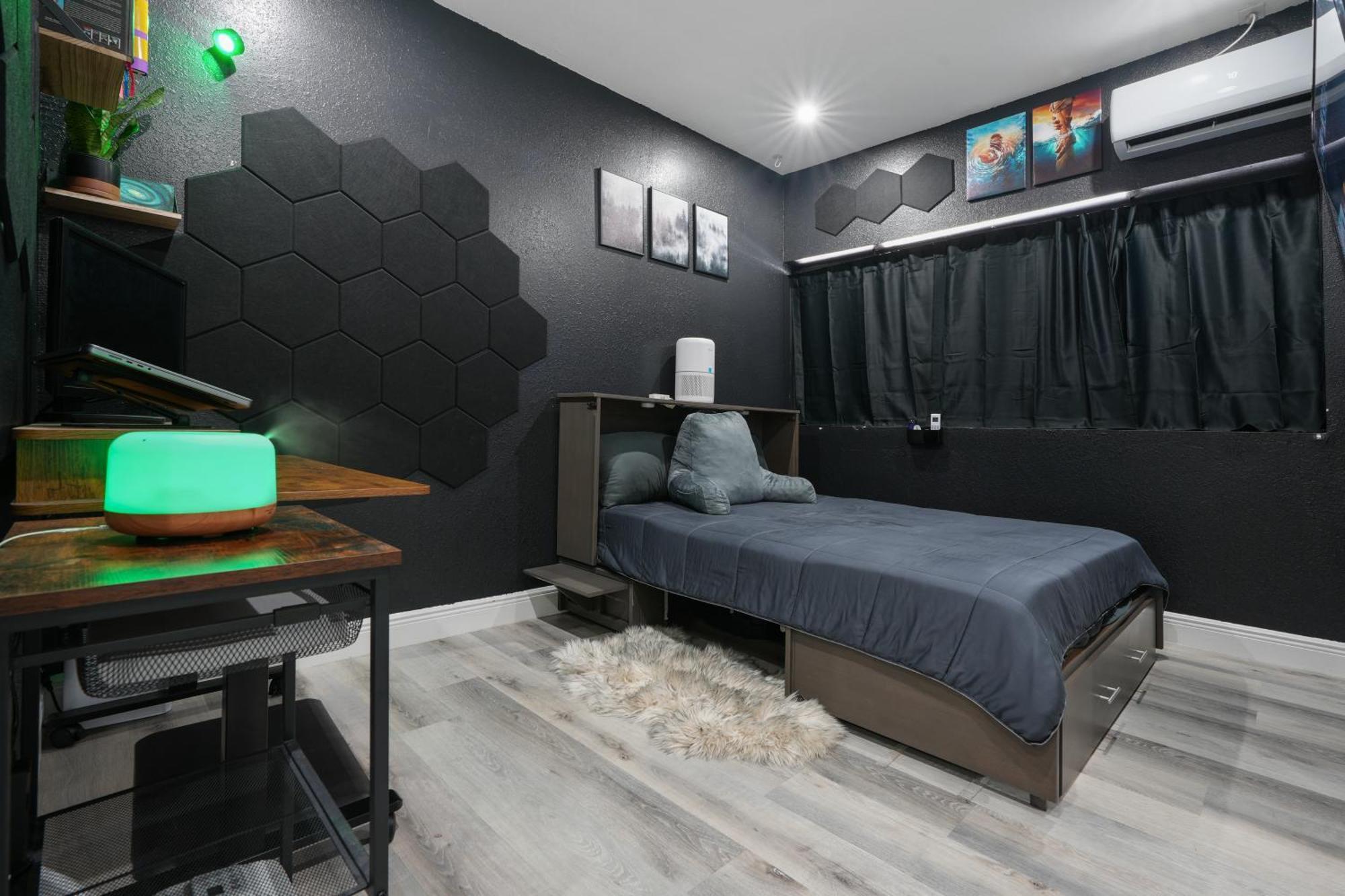 Modern Suite A Creator'S Dream Tampa Exterior photo